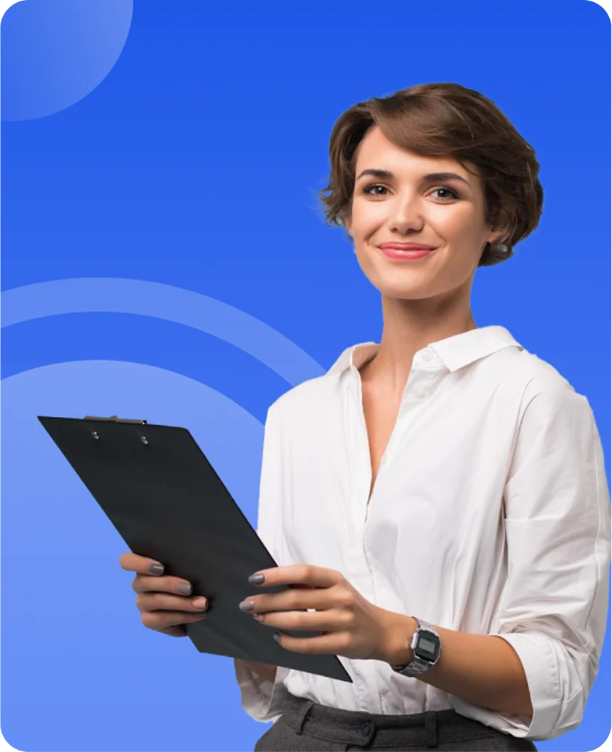 Imagen que muestra a profesionales de marketing revisando campañas de video localizadas en varios dispositivos.