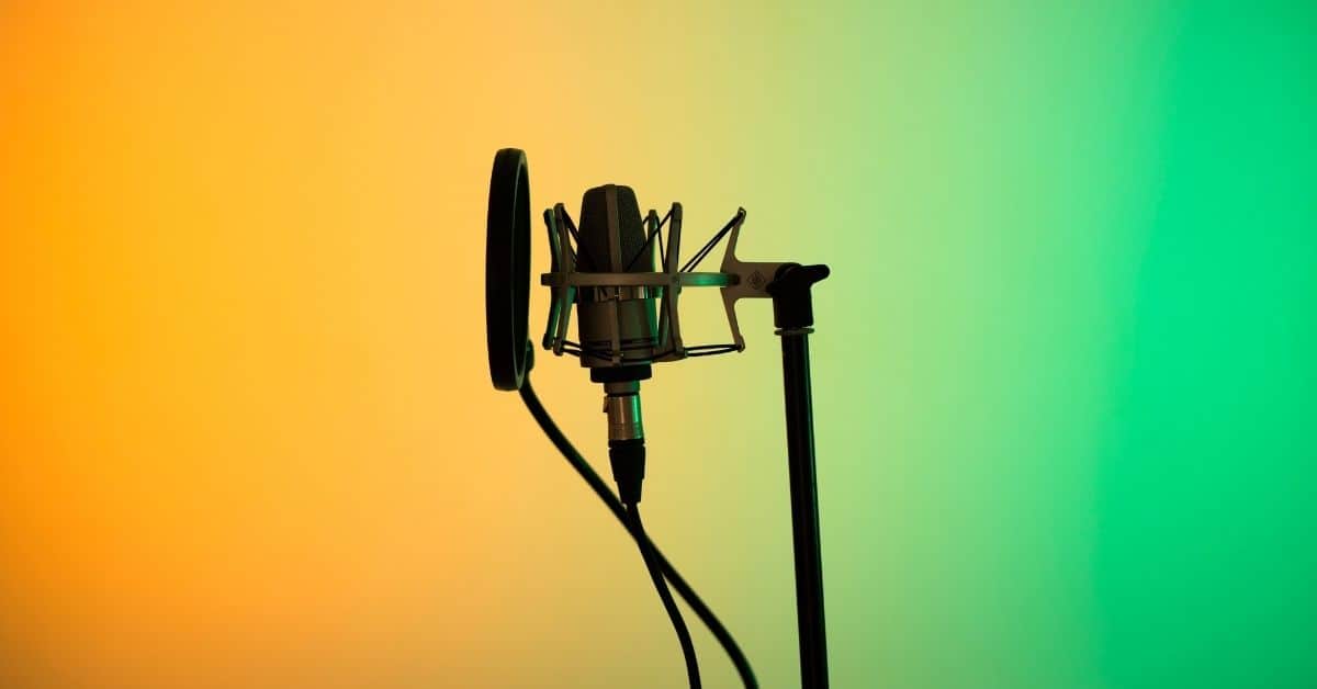 דיבוב הפצה ורישוי פלטפורמות עם תמיכה קולית AI
