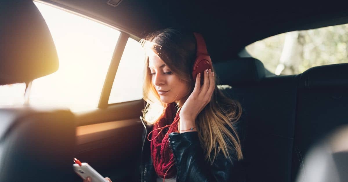 καλύτερα ακουστικά βιβλία για ταξίδια στο δρόμο